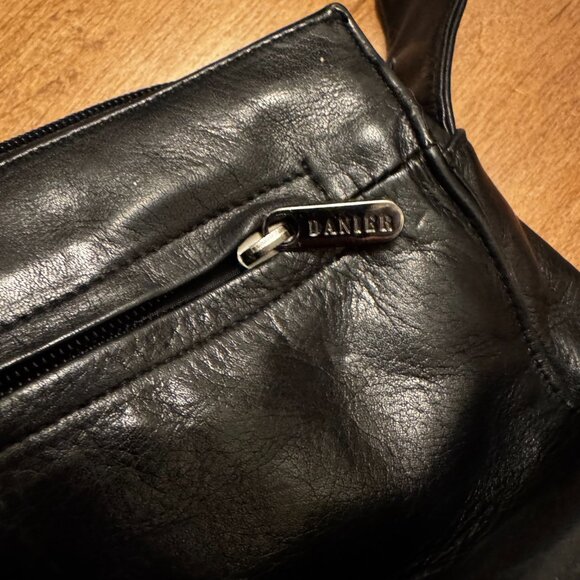 Danier Genuine Leather Shoulder Bag – VGUC – Practical & Stylish - Picture 6 of 8